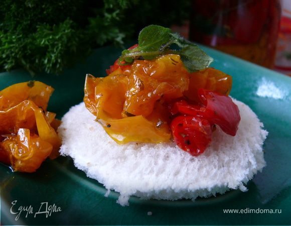 Подавать так же как и вяленые помидоры - на тостах, с брускетой, добавляя в салаты...