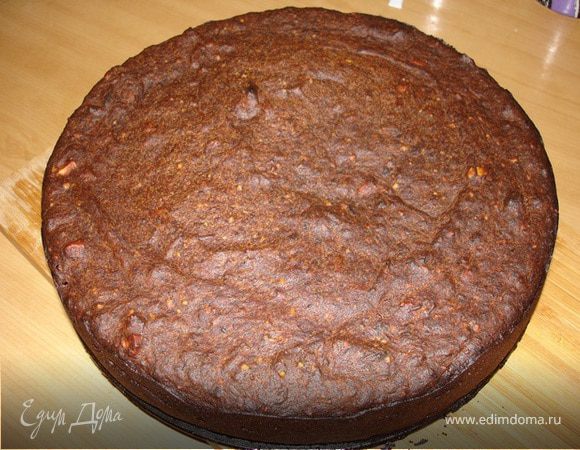 В смазанную слив.маслом форму выложить тесто, выпекать 30мин, затем накрыть фольгой и печь ещё 30мин. Дать остыть в форме. !!Тесто с финиками имеет свойство сильно румяниться, так что форму изначально можно обернуть слоем фольги. Мне пришлось немного обрезать "румянец" с боков. Готовый кекс очень мягкий, спичка выходит сухой. Дать остыть до комнатной температуры, а потом, так будет вкуснее, постоять в холодильнике.