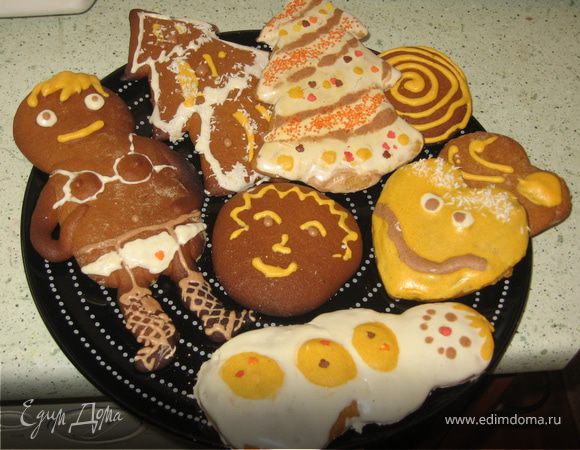 Уберите промежутки из теста и переложите лист на противень.Выпекайте при 180* 10 мин
Из остатков теста можно придумать всевозможных веселеньких персонажей.С начинкой и без.