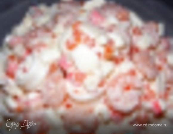  Плавленный сырок достать из холодильника и натереть на крупной терке. Добавить майонез и немного давленного чеснока.
 крабовые палочки натереть на мелкой терке-стружку положить на отдельнуютарелку.
чайной ложкой сформироватьиз сырной  смеси небольшие шарики,внутрь шарика положить один грецкий орешек,скатываем шарик и обкатываем его в стружке крабовых палочек.
Готовые "рафаэлки" сложить на тарелку и до подачи на стол держать в холодильнике.