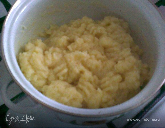 Смешать воду, масло, соль, вскипятить, добавить муку и проварить несколько минут.