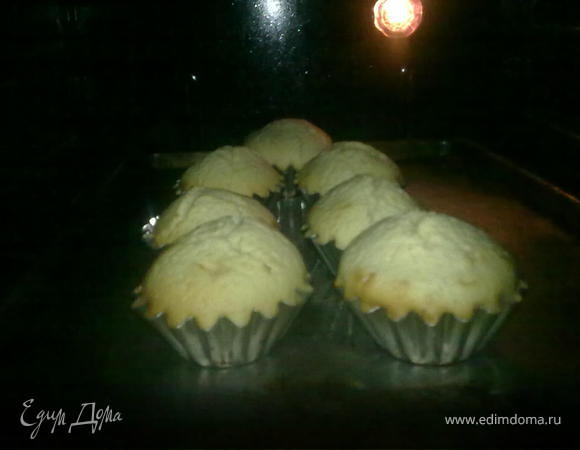 Поставить в разогретую до 250 градусов духовку на 25 минут, сбавив градусы до 200
маффины сразу же отлично поднимутся