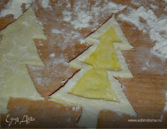 Елочки выпекаем в духовке при температуре 180 гр. до готовности.