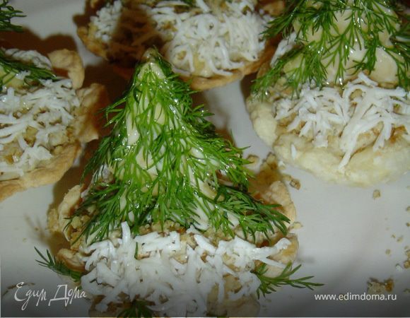 Посыпаем тертым сыром.