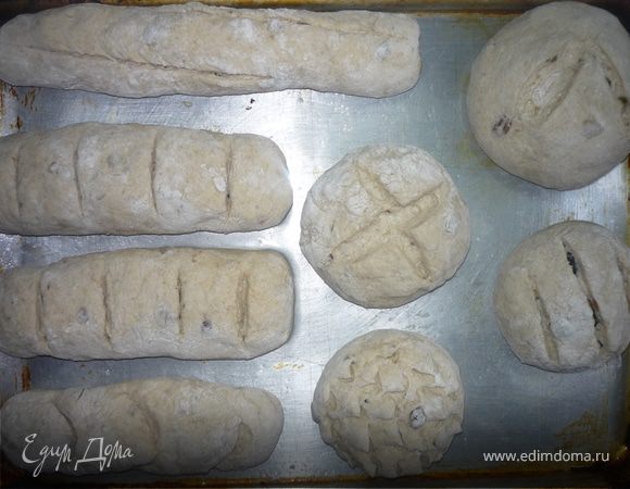 Готовые изделия выкладываем на противень или в формы швом вниз, делаем несколько надрезов, даем 30 минут расстояться. Духовку разогреваем до 220*С. Выпекаем 10 минут при 220*С, затем снижаем температуру до 200 *С и выпекаем до готовности и хрустящей корочки. Даем остыть на решетке не менее 1 часа. Приятного аппетита!!!