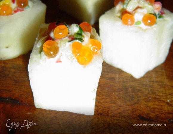 сверху выкладываем икру.