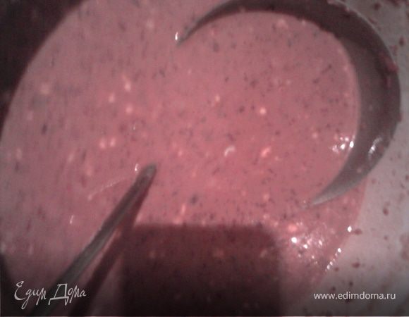 печень и лук прокрутить через мясорубку и смешать все ингредиенты. Тесто получается как на блины