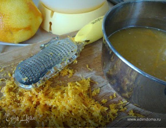 Смешать все жидкие компоненты.( Сок от апельсина советую не процеживать ,так как мякоть придает кексу особый вкус)Добавить сахар  и постоянно помешивая муку.Фрукты порезать и добавить в тесто.Перемешать до однородного состояния
Заполнить формочку продолговатой формы на 2/3 высоты.Сверху посыпать орехами.
Выпекать при темп 180 гр примерно 25 минут ( лучше определять по цвету)