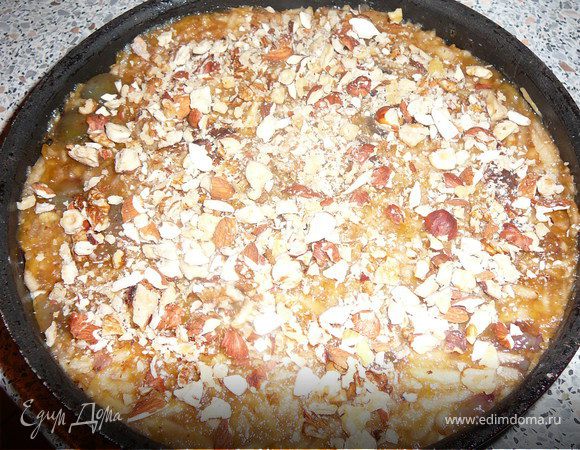 Сверху выложить орехи