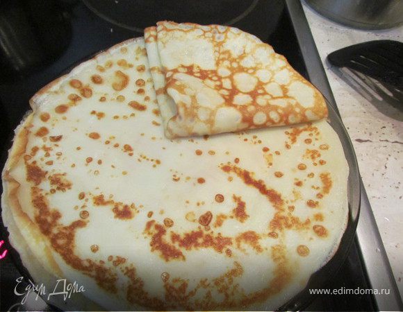 Печем блинчики по своему любимому рецепту, я пекла по этому http://www.edimdoma.ru/recipes/15998.