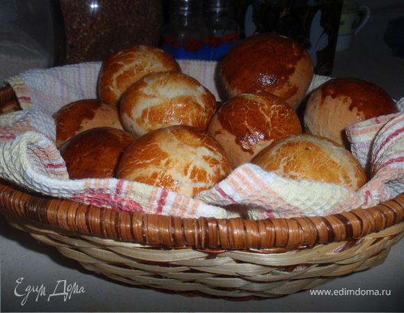 Сделать хлебец, смазать желтком и посыпать кунжутом. Дать постоять 30мин. Выпекать при температуре 180С 30-35 мин.