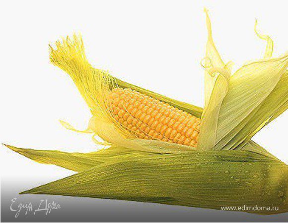 Кукурузу почистить,освбод.от початков.Лук мелко нарезать.Перец завернуть в фольгу и запечь в духовке.В кастрюле разогреть олив.масло и обжарить лук до прозрачности,добавить кукурузу все перемешать залить кип.водой,дать вскипеть и варить 30минут.