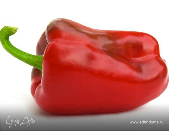 Сливки добавить к супу за 2-3мин.до готовности,снова дать вскипеть.Суп переложить в блендер,добавить соль,перец и все взбить.Перец завернуть в фольгу и запечь в духовке ,затем снять кожицу,удалить зерна и также взбить в блендере. 