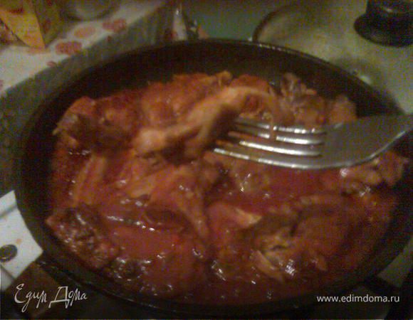 Подавать можно, присыпав мелко нарезанной петрушкой. Рекомендую подавать с макаронами или с картофельным пюре. Приятного аппетита!