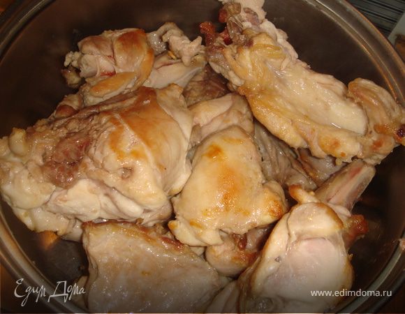 Обжариваем кролик с обеих сторон, солим, перчим.