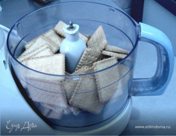 Тесто:
Печенья масло и сахар перемолоть в блендере до крошек
В формочку диаметром 24 см выложить тесто прижимая его ко дну и к краям формочки. Поставиь в предварительно нагретую до 170 гр дкховку и выпекать 5-10 мин (до того как тесто станет более плотным и слегка  темным)юОстудить