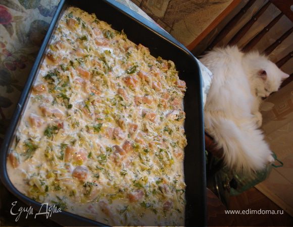 Вынуть противень, вылить начинку и допекать 30-40 минут при180-200 градусах.