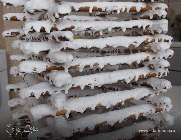 Затем все изделие снова промазать глазурью, чтобы она застыла в виде подтаявшего снега.