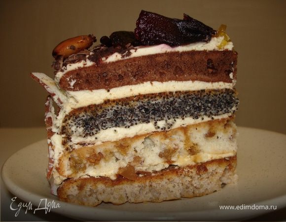 Коржи решила пропитать-сочности это им не добавило, но, точно-не испортило. Часто наколола каждую лепёху вилкой, полила холодным сладким крепким кофе с коньяком, потом смазала сиропом от варенья (от Ивэты сливовое варенье с бренди и миндалём, сумасшедше вкусное http://www.edimdoma.ru/recipes/12986 ). Для крема не нашла сметаны жирнее 20%, не стала рисковать, прослоила коржи взбитыми сливками(400мл-33%) с сахарной пудрой. На украшение пошёл произвольно порезанный кокос-бока, шоколад, сливы и миндаль из варенья-верх. Умеренно сладкий, но многовкусовой получился торт. Ночь стоял в холодильнике.