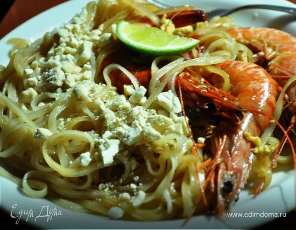 Выкладываем в тарелочку , отрезаем ломтик лайма кладем сверху (перед употреблением лайм нужно выдавить, посыпаем орешками. Приятного аппетита!