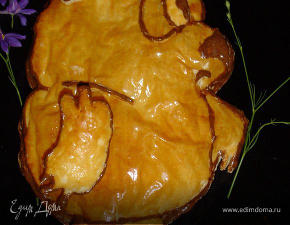 Топим шоколад на водяной бане,и заканчиваем оформление,рисуя шоколадом контуры.
Наш мишка готов!!!