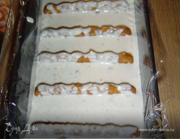 Торт ставим в холодильник до застывания.