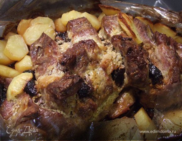 Вынимаем из духовки, разрезаем рукав и можно подавать на стол!