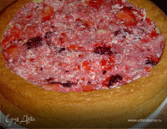 Этим кремом наполняем чашу , получившуюся из коржа. 