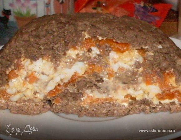 Режем на кусочки толщиной в 1-1,5см. Укладываем на кусочек белого батона или просто на тарелку.
Можно, если хочется, для красоты сверху рулет украсить по Вашему вкусу.
И приятного завтрака!