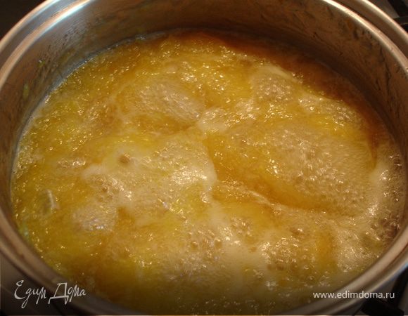 Добавить оставшийся сахар и, потоянно помешивая, еще раз довести до кипения. После чего варить еще 3 минуты. Снять с огня. По желания можно добавить 2-3 ст.л. ликёра.
Варенье готово!
Приятного аппетита! :))