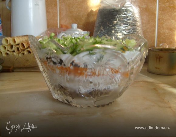 Сложить все слоями, каждый слой чуть-чуть посолить и промазать майонезом.