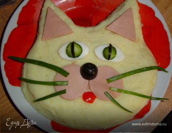 Из красного сладкого перца вырезать язычок.