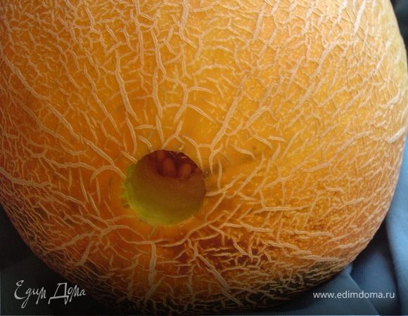 на верхушке делаем сквозное отверстие,