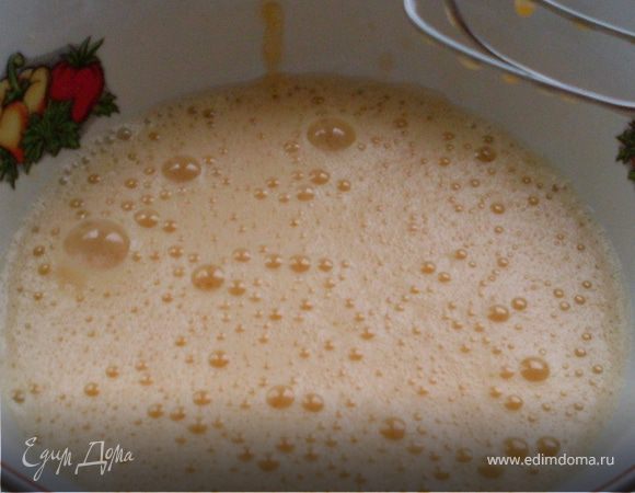 Яйца взбиваем