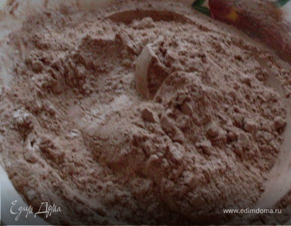 Просеиваем муку с какао и разрыхлителем