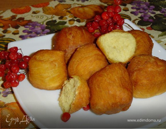 Вынуть батончики, дать жиру стечь. При подаче можно посыпать сахарной пудрой.