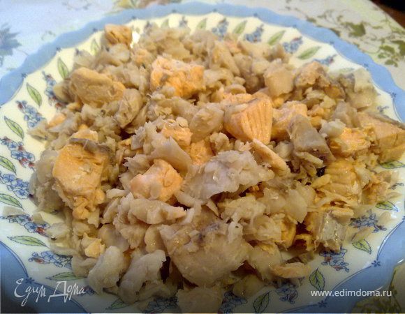 1. Отварить картофель как для пюре. Рыбу порезать на небольшие брусочки , положите в кастрюлю, залейте белым вином и доведите до кипения. Варите на маленьком огне 5-7 мин. Полученный бульон слить в отдельную емкость, рыбу разобрать, удалить шкурки.

