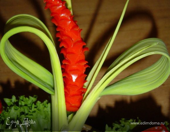 В воде лепестки закручиваются, в итоге получаются эффектные цветы.