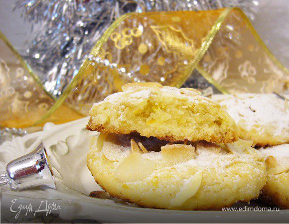 Печенье получилось очень рассыпчатым, с апельсиновым вкусом.