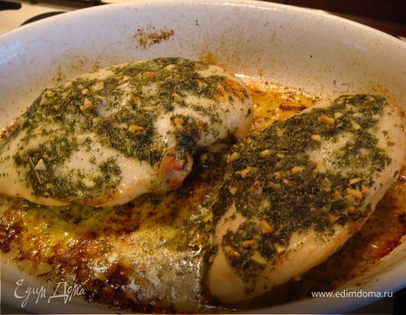 Затем перевернуть и смазать каждый кусок оставшимся маслом, запекать еще 10 мин., мясо должно стать плотным, а при надрезе выделяться прозрачный сок.