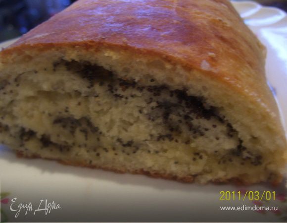 Начинку выложить на пласт теста. Скатать рулетом. Дать подойти в течение 30 минут. Выпекать при температуре 220 С в течение 30-40 минут. Приятного аппетита!