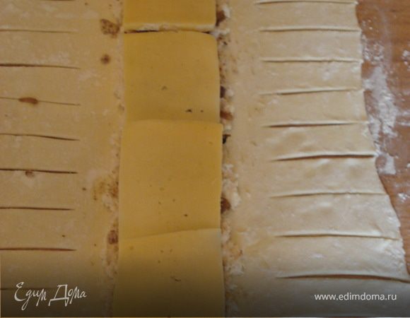 и все это накрываем кусочками твердого сыра.