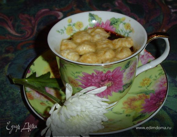 Они начнут таять, после этого аккуратно переворачиваем их ложечкой, чтобы получилась пенка. Пенка получается очень вкусной, придавая вкусу кофе необычный, замечательный вкус!