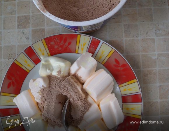 Из машмеллоу сделать мастику, добавив в пудру какао (для цвета). Поставить в холодильник на 30 минут. Мастика:http://www.edimdoma.ru/recipes/3051
Только я масло не добавляю.