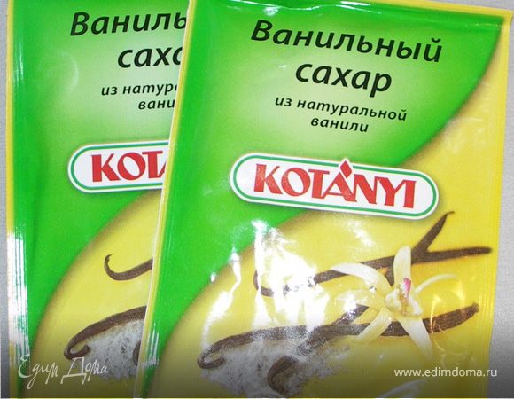 Добавить к сливкам ванильную пудру.