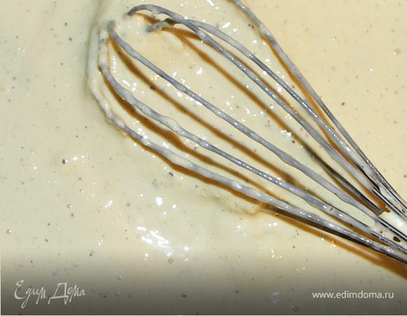 Убрать в морозилку вместе с венчиком.И каждый час доставать и хорошенько перемешивать.