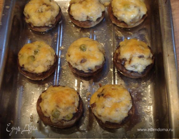 Запекаем в духовке при температуре 180 гр. до золотистой корочки.