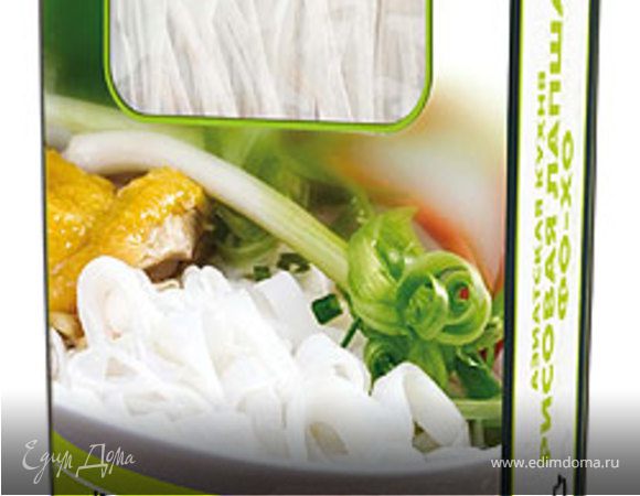 в кипящую подсоленную воду опускаем на пару минут рисовую лапшу.