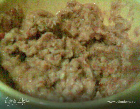 овощи очистить порезать и обжарить на растительном масле.Посолить и добавить зелени.Фасоль слить промыть и размять.Соединить с овощами и хорошо перемешать.