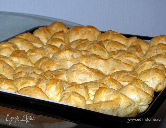 Противень отправить в разогретую до 180*С духовку и выпекать 45-50 мин, потом выключить духовку, но выпечку не выбирать еще мин 10. Во время выпечки духовку не открывать, тесто может "сесть".